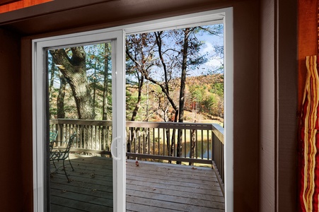 Chickadee's Lake Lookout - Private Balcony