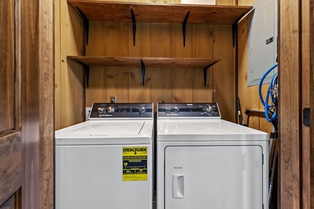 Indian Creek Lodge - Laundry Room