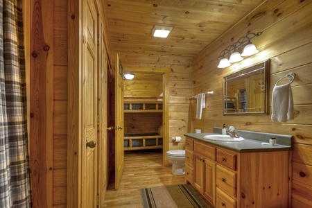 Hogback Haven- Entry Level Shared Bathroom