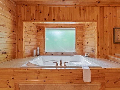 Medley Sunset Cove - Entry Level Primary King Bedroom's Private Bathroom's Bath Tub