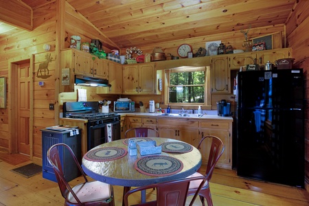 Bullwinkle's Bungalow - Dining-Kitchen Area