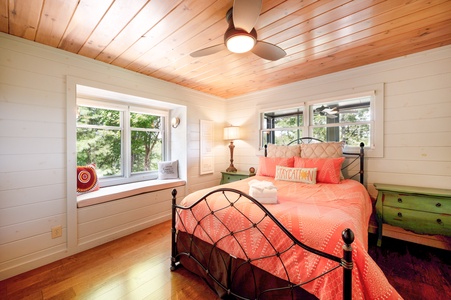 Kricket's Overlook- Entry level guest bedroom with a window seat