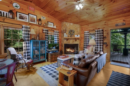 Bullwinkle's Bungalow - Living Room