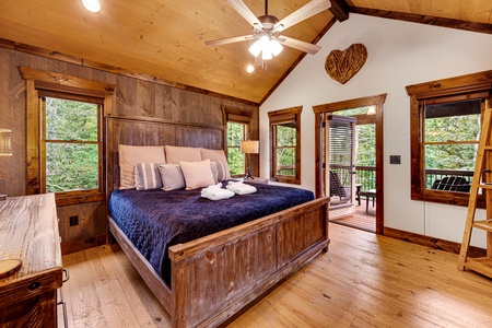 Mountain Echoes- Upper level master king suite with a private deck