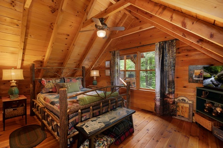 Three Loves Cabin - Loft King Bedroom