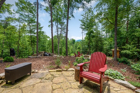 Three Loves Cabin - Manicured Lawn