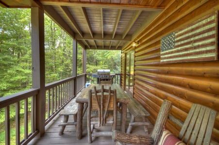 Hogback Haven- Entry Level Deck Dining area and Grill