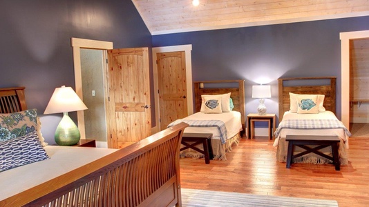 Blue Ridge Lake Retreat - Upper Level King Bedroom with Two Twin Beds