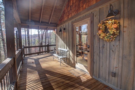 Laurel Breeze - Front Entrance