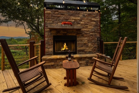 Pinecrest Lodge - Outdoor Woodburning Fireplace