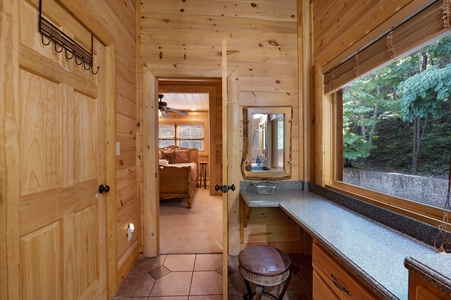 Celtic Clouds - Upper Level Queen Bedroom's Private Bathroom