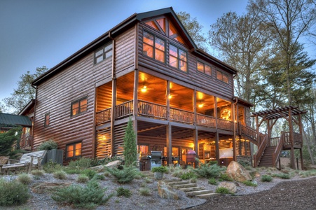 Sassafras Lodge- Back view of the cabin