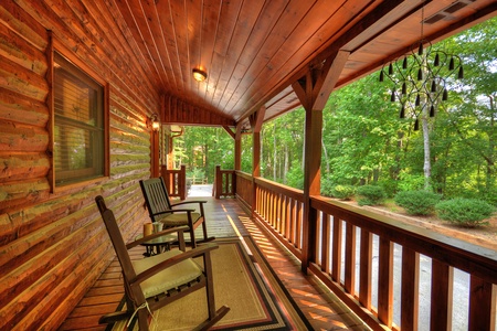 Luxury At The Settlement- Front porch area with outdoor seating