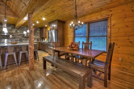 Hogback Haven- Dining Area