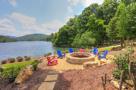 Blue Ridge Lakeside Chateau - Lakefront Fire Pit