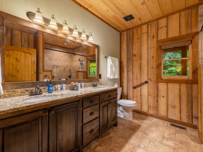 Crows Nest- Entry level shared bathroom w