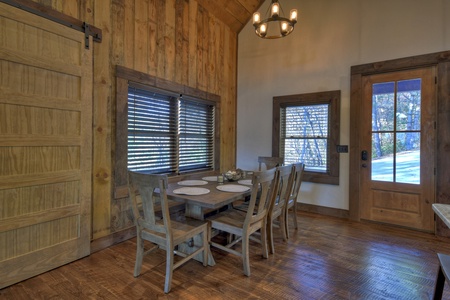 Breakaway Ridge- Dining area