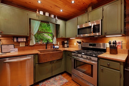 Tuckaway Cave - Kitchen