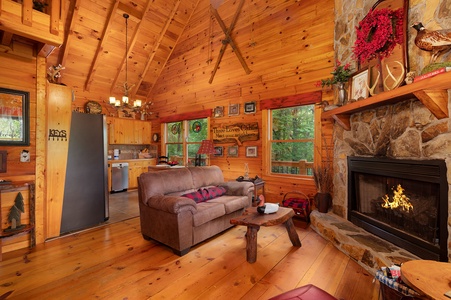 Three Loves Cabin - Entry Level Living Room with Gas Fireplace