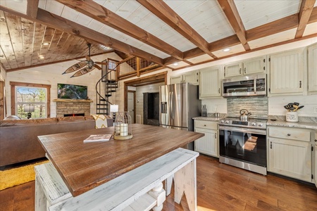 Sugar Creek - Fully Equipped Kitchen
