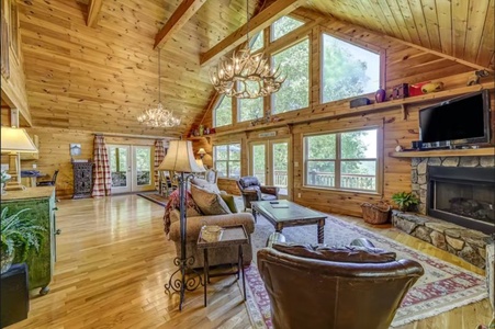 Brown Bear Vista - Main Level Living area