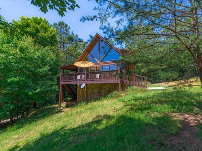 Hillside Hideaway - Dog-Friendly Cabin Rental in North Georgia