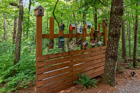 Three Loves Cabin - Bird House Fence