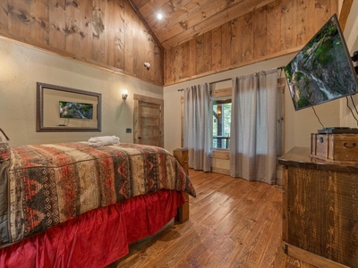 Stone Creek Lodge - Entry Level Master Bedroom