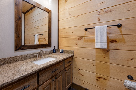 Mountain Echoes- Lower level shared full bath area