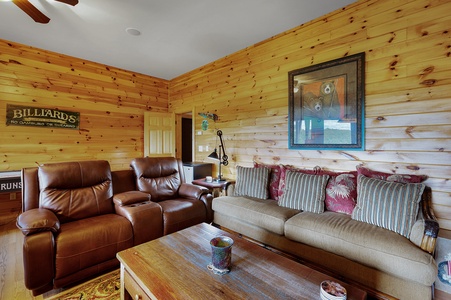 Peacock Chalet- Lower Level Entertainment Room
