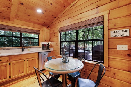 Creek Music Cabin - Kitchen-Dining Area