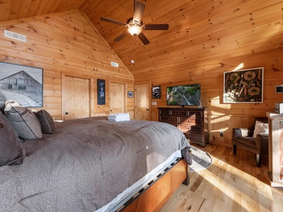 Soaring Hawk Lodge - Upper Level Master Bedroom