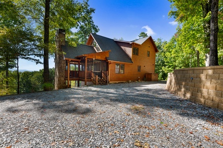 Soaring Hawk Lodge - Front Exterior