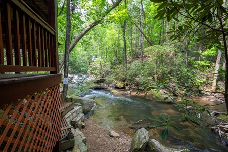 Tuckaway Cave - Fightingtown Creek Frontage