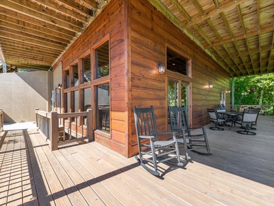Rising Star Lodge - Lower Level Deck