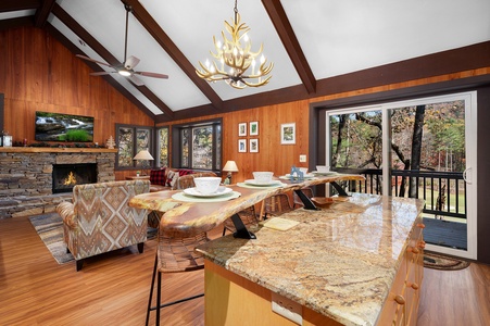 Chickadee's Lake Lookout - Fully Equipped Kitchen