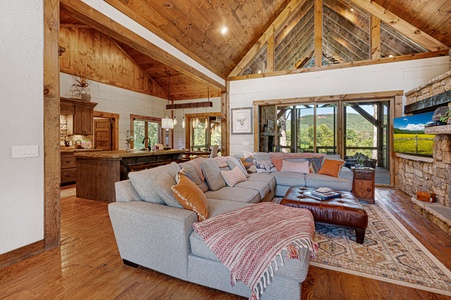 Copperline Lodge - Open Concept Living