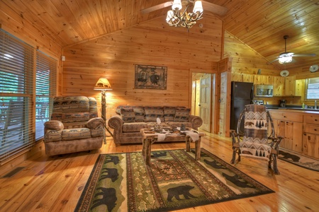 Ole Bear Paw Cabin - Open Concept