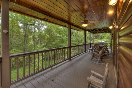 Hogback Haven- Entry level deck with outdoor seating