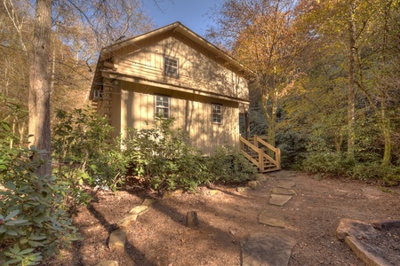 Happy Trout Hideaway- Exterior side view of the cabin