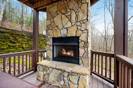 Yogi's Retreat - Gas Fireplace