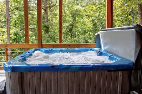 Cedar Ridge - Hot tub on the deck