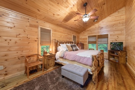 Tranquil Waters - Upper Level Master Suite King Bedroom