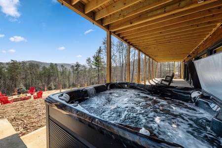 Big Top of Blue Ridge: Lower Level Hot Tub