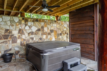 Lookout Lodge - Lower Level Covered Hot Tub