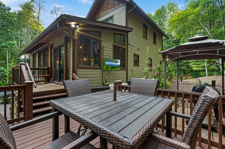 Goose Island Retreat - Outdoor Dining Area