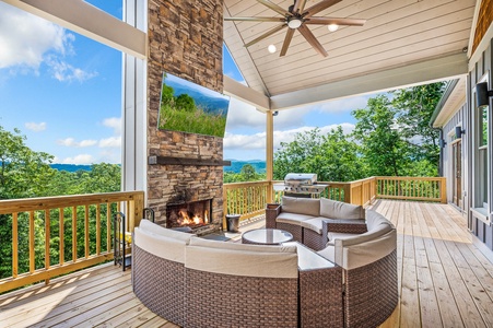 Belle Vue - Entry Level Deck Fireplace