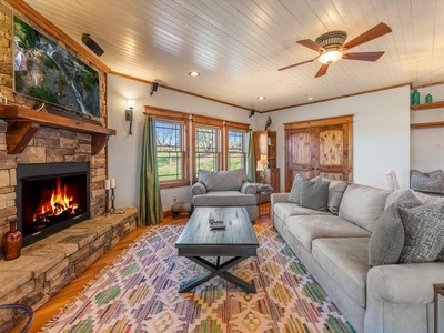 Blue Ridge Cottage - Entry Level Living Room