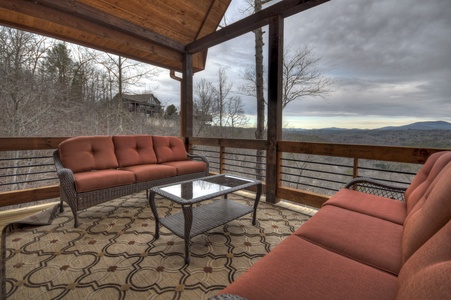 Privacy Peak - Upper level King Bedroom Private Balcony