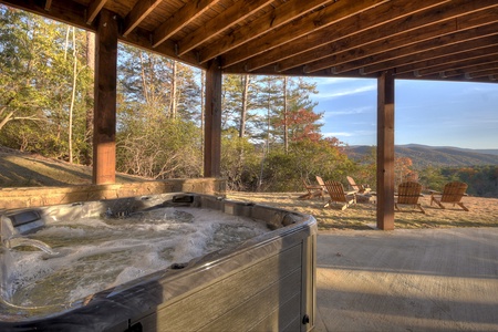 Breakaway Ridge- Lower level hot tub